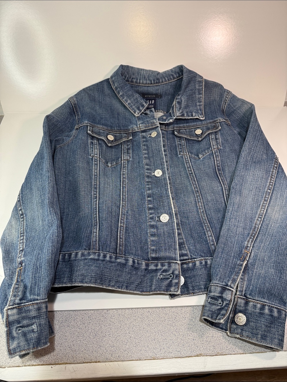 Classic GAP Women's Medium Wash Denim Jacket - Blue